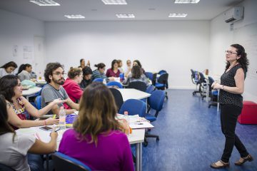 84% dos professores concordam que cursos presenciais formam docentes mais bem preparados para o início da profissão